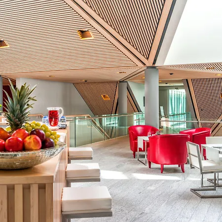 Tschuggen Grand - The Leading Of The World アローザ