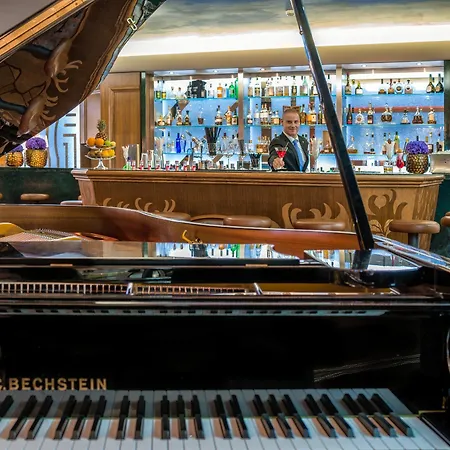 Tschuggen Grand - The Leading Of The World アローザ